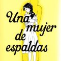 una mujer de espaldas